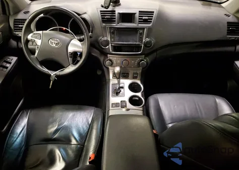 2013 Toyota Highlander Base z USA, uszkodzony, nr VIN 5TDBK3EH1DS201198